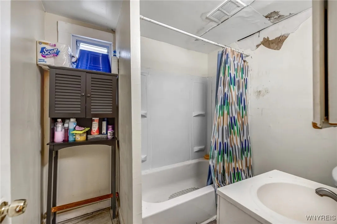 81 Schutrum Street, Buffalo, New York 14212, Buffalo, New York 14212, 5 Bedrooms Bedrooms, ,2 BathroomsBathrooms,Residential,Closed,81 Schutrum Street, Buffalo, New York 14212,0,B1591021