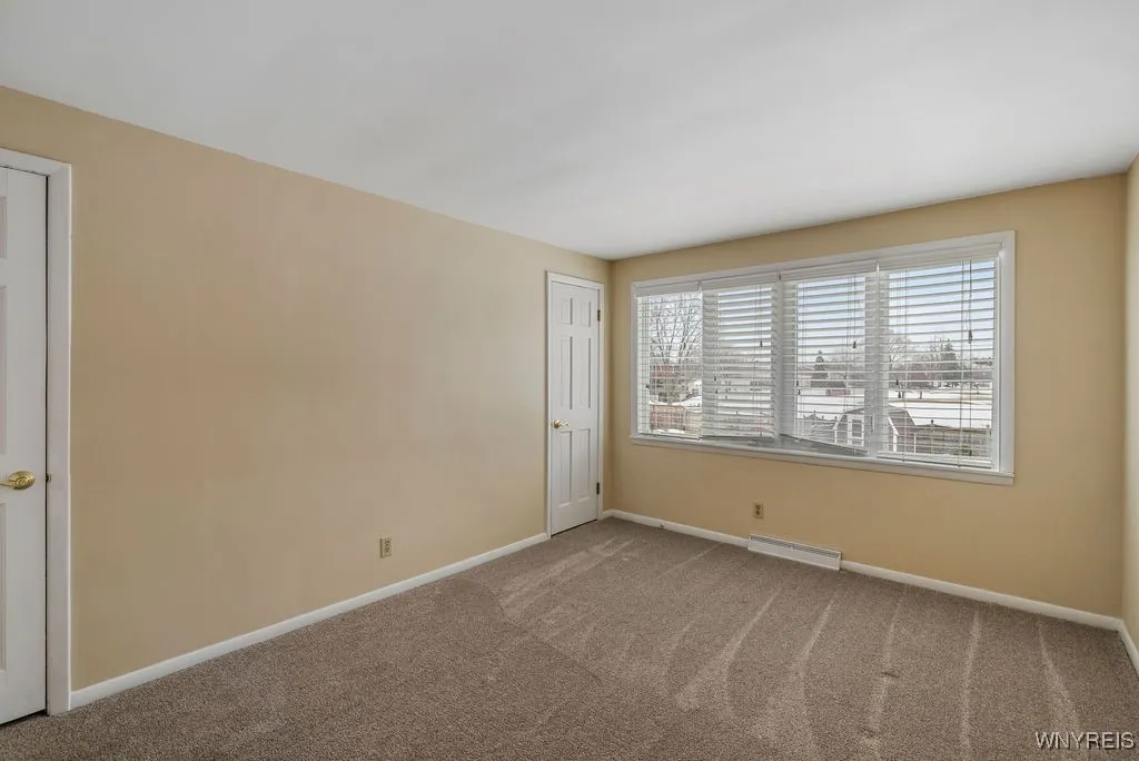 2429 Parkview Drive, Niagara Falls, New York 14305, Niagara Falls, New York 14305, 4 Bedrooms Bedrooms, 12 Rooms Rooms,2 BathroomsBathrooms,Residential,Closed,2429 Parkview Drive, Niagara Falls, New York 14305,0,B1590659