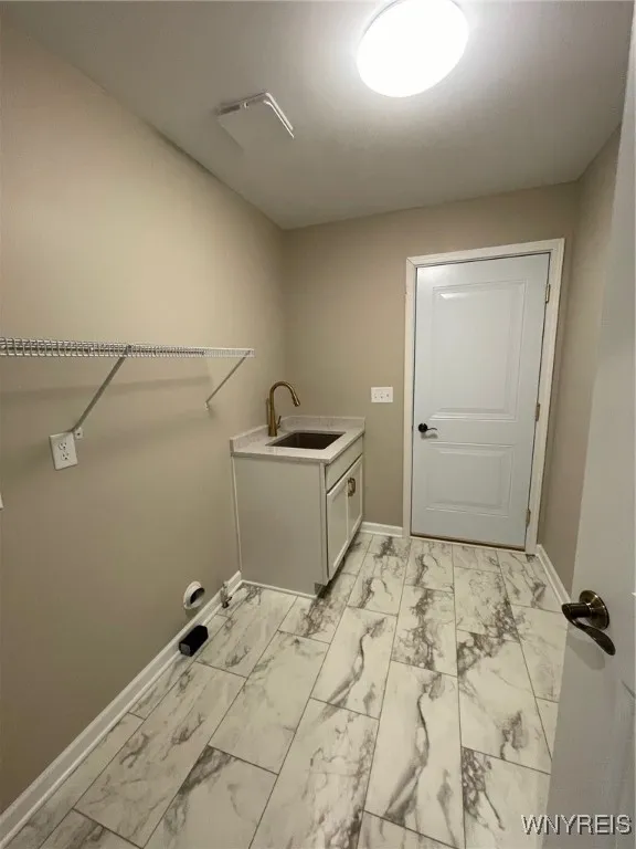 First floor laundry/ mudroom