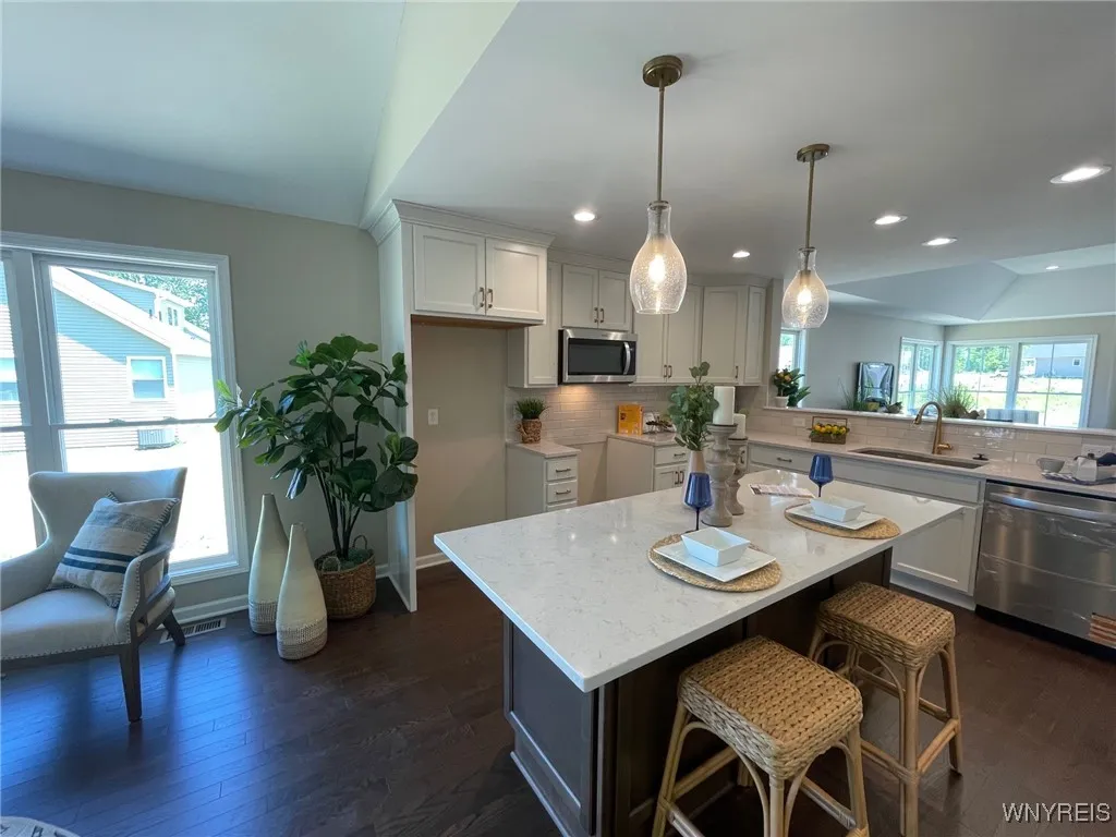 Island with seating in the kitchen