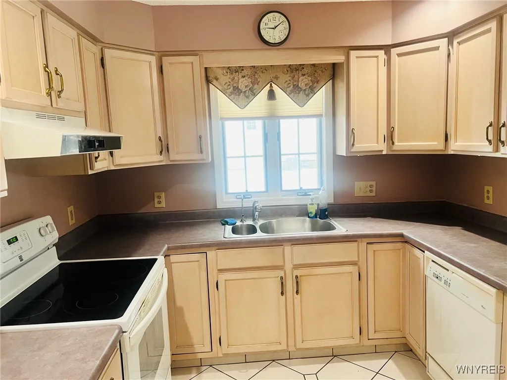 2850 Amsdell Road 9, Hamburg, New York 14075, Hamburg, New York 14075, 4 Bedrooms Bedrooms, 8 Rooms Rooms,3 BathroomsBathrooms,Residential,Closed,2850 Amsdell Road 9, Hamburg, New York 14075,0,B1591061