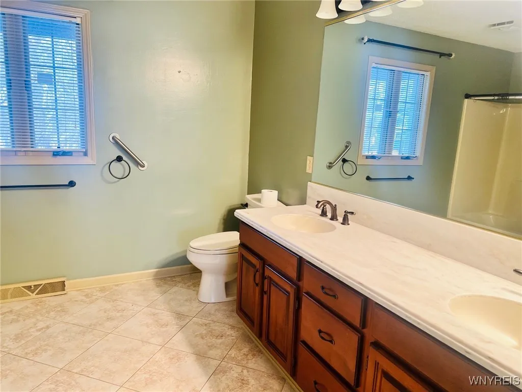 2850 Amsdell Road 9, Hamburg, New York 14075, Hamburg, New York 14075, 4 Bedrooms Bedrooms, 8 Rooms Rooms,3 BathroomsBathrooms,Residential,Closed,2850 Amsdell Road 9, Hamburg, New York 14075,0,B1591061