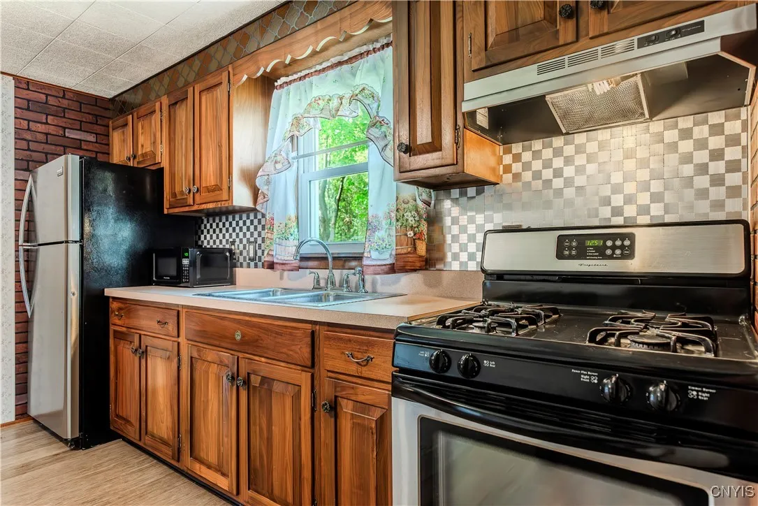 15 Bayliss Avenue, Whitestown, New York 13495, Whitestown, New York 13495, 4 Bedrooms Bedrooms, 7 Rooms Rooms,1 BathroomBathrooms,Residential,Closed,15 Bayliss Avenue, Whitestown, New York 13495,0,S1591166
