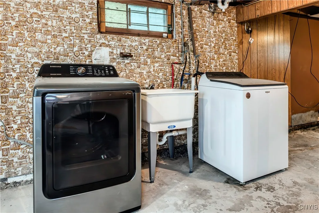 15 Bayliss Avenue, Whitestown, New York 13495, Whitestown, New York 13495, 4 Bedrooms Bedrooms, 7 Rooms Rooms,1 BathroomBathrooms,Residential,Closed,15 Bayliss Avenue, Whitestown, New York 13495,0,S1591166