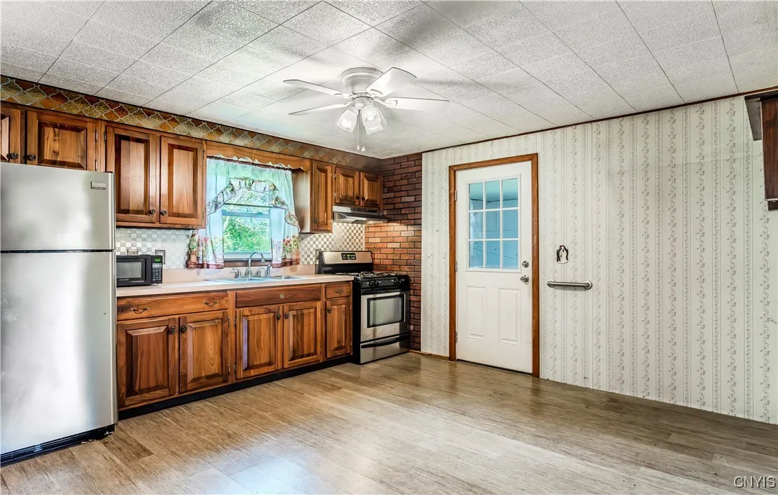 15 Bayliss Avenue, Whitestown, New York 13495, Whitestown, New York 13495, 4 Bedrooms Bedrooms, 7 Rooms Rooms,1 BathroomBathrooms,Residential,Closed,15 Bayliss Avenue, Whitestown, New York 13495,0,S1591166