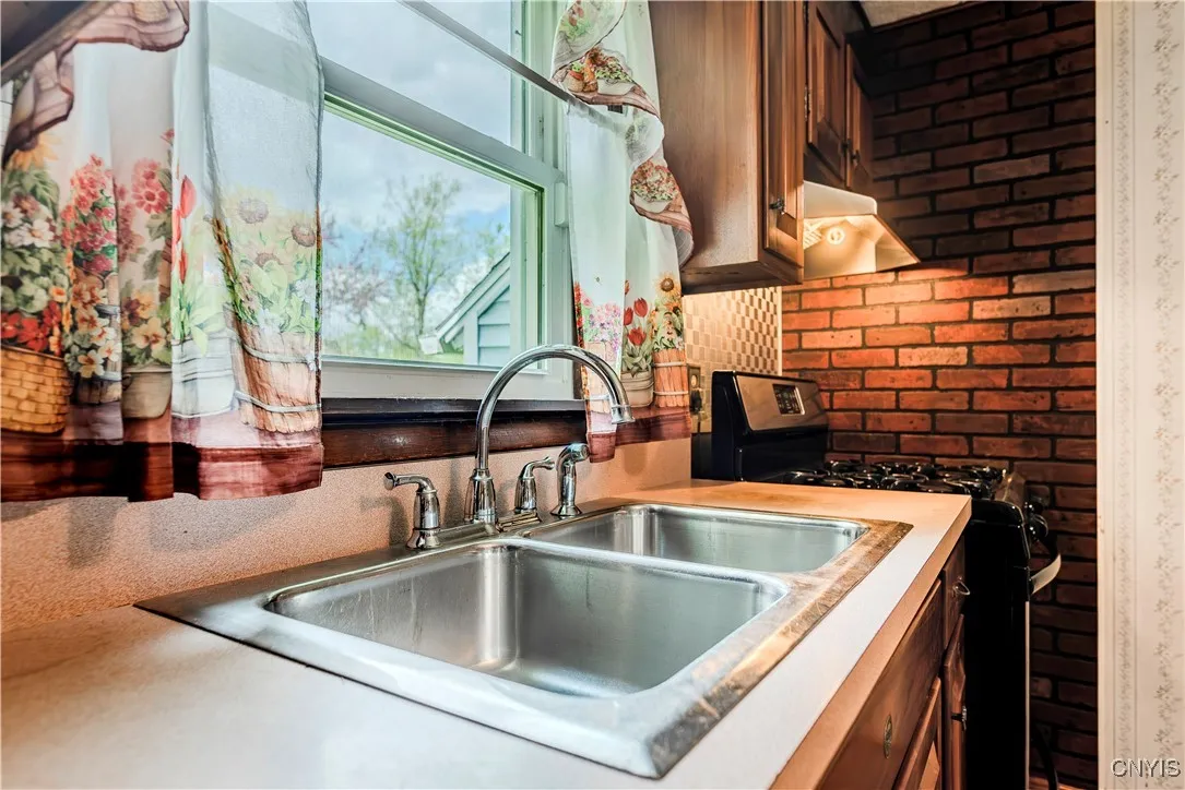 15 Bayliss Avenue, Whitestown, New York 13495, Whitestown, New York 13495, 4 Bedrooms Bedrooms, 7 Rooms Rooms,1 BathroomBathrooms,Residential,Closed,15 Bayliss Avenue, Whitestown, New York 13495,0,S1591166