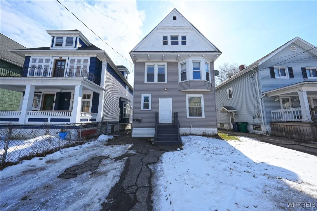 137 Lockwood Avenue, Buffalo, New York 14220, Buffalo, New York 14220, 5 Bedrooms Bedrooms, ,2 BathroomsBathrooms,Residential,Closed,137 Lockwood Avenue, Buffalo, New York 14220,0,B1591152