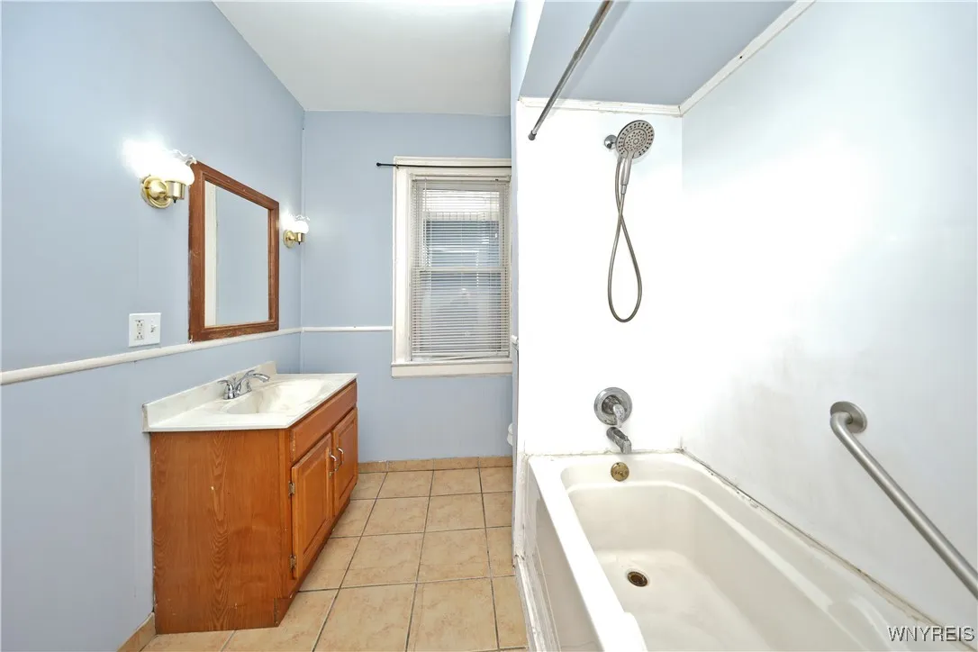 137 Lockwood Avenue, Buffalo, New York 14220, Buffalo, New York 14220, 5 Bedrooms Bedrooms, ,2 BathroomsBathrooms,Residential,Closed,137 Lockwood Avenue, Buffalo, New York 14220,0,B1591152