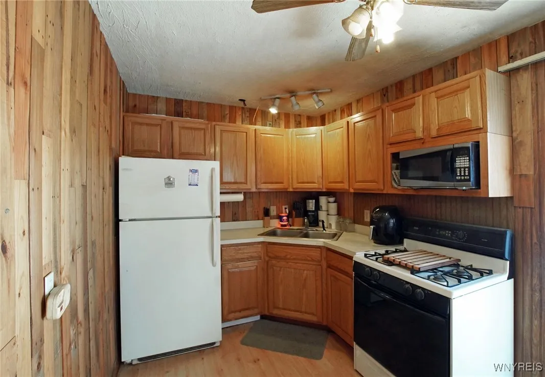140 East Prospect Avenue, Hamburg, New York 14075, Hamburg, New York 14075, 3 Bedrooms Bedrooms, 7 Rooms Rooms,1 BathroomBathrooms,Residential,Closed,140 East Prospect Avenue, Hamburg, New York 14075,0,B1589050
