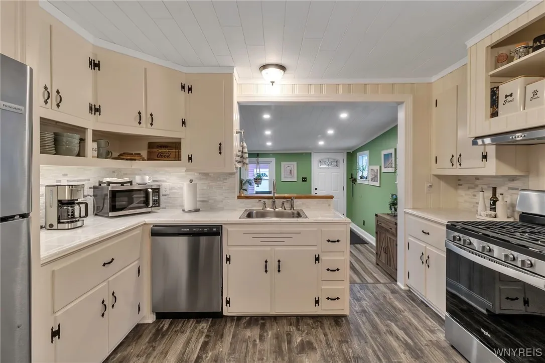 533 Capen Boulevard, Amherst, New York 14226, Amherst, New York 14226, 3 Bedrooms Bedrooms, 13 Rooms Rooms,2 BathroomsBathrooms,Residential,Closed,533 Capen Boulevard, Amherst, New York 14226,0,B1591314