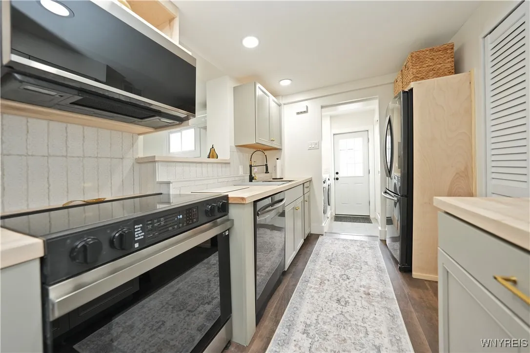 115 Koenig Road, Tonawanda-town, New York 14150, Tonawanda, New York 14150, 3 Bedrooms Bedrooms, 9 Rooms Rooms,1 BathroomBathrooms,Residential,Closed,115 Koenig Road, Tonawanda-town, New York 14150,0,B1591349