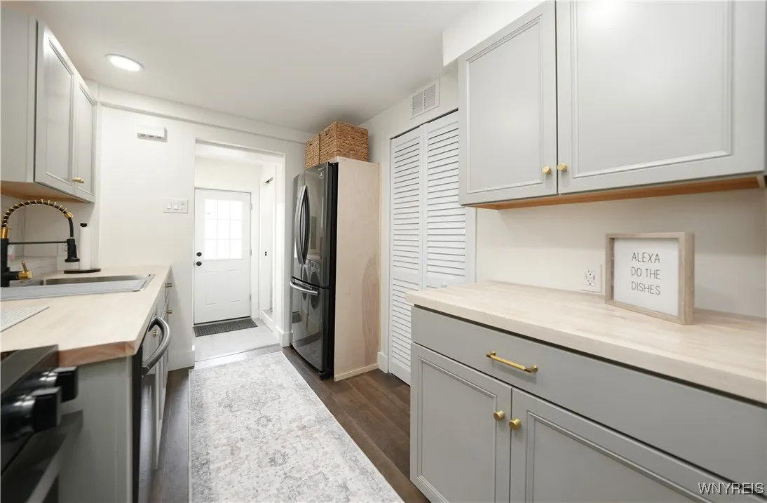115 Koenig Road, Tonawanda-town, New York 14150, Tonawanda, New York 14150, 3 Bedrooms Bedrooms, 9 Rooms Rooms,1 BathroomBathrooms,Residential,Closed,115 Koenig Road, Tonawanda-town, New York 14150,0,B1591349