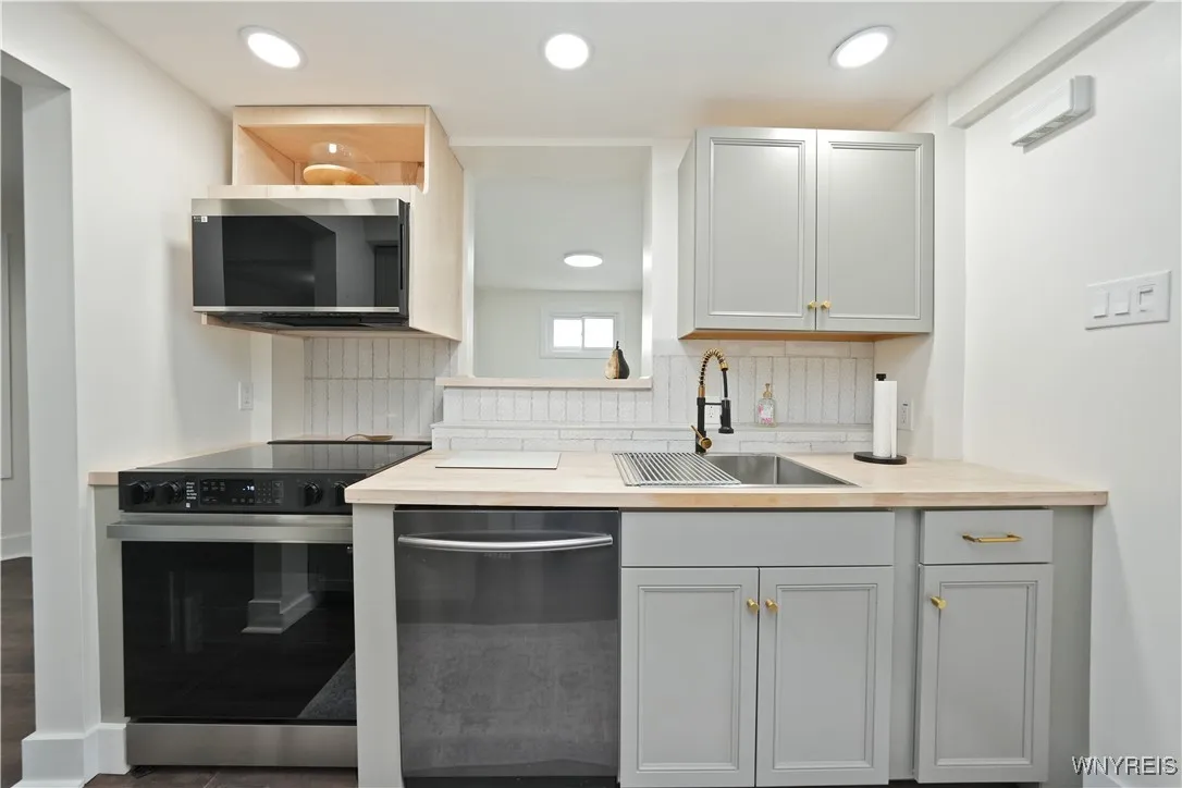 115 Koenig Road, Tonawanda-town, New York 14150, Tonawanda, New York 14150, 3 Bedrooms Bedrooms, 9 Rooms Rooms,1 BathroomBathrooms,Residential,Closed,115 Koenig Road, Tonawanda-town, New York 14150,0,B1591349