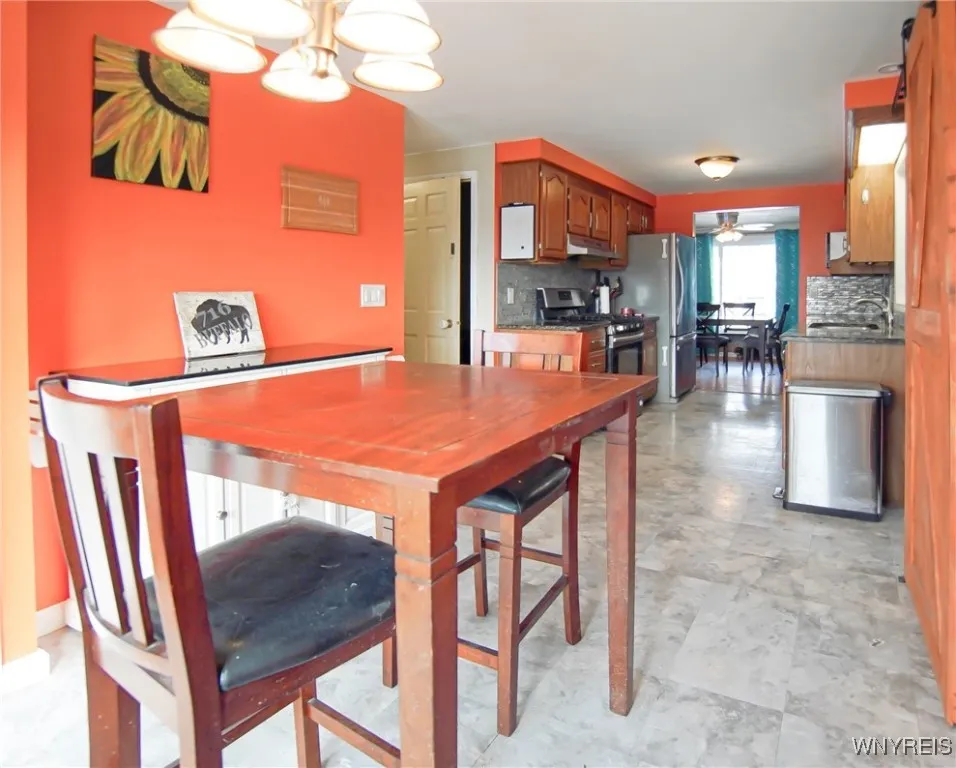 Eat-in kitchen