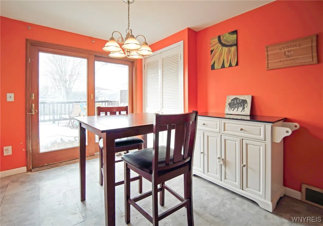 Eat-in kitchen w/ doors to rear patio