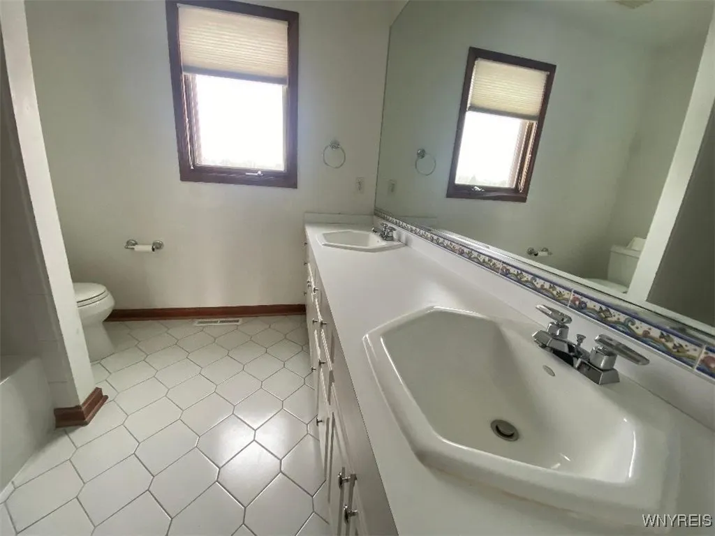 66 Forestglen Circle, Amherst, New York 14221, Amherst, New York 14221, 4 Bedrooms Bedrooms, 9 Rooms Rooms,2 BathroomsBathrooms,Residential,Closed,66 Forestglen Circle, Amherst, New York 14221,0,B1591223
