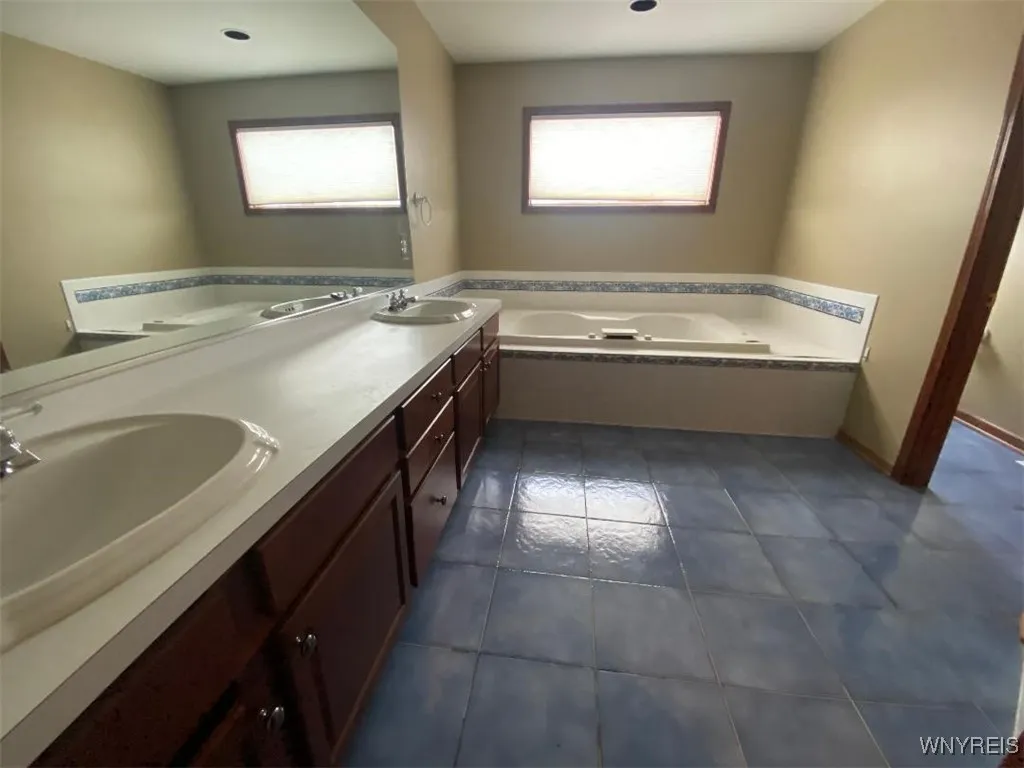 66 Forestglen Circle, Amherst, New York 14221, Amherst, New York 14221, 4 Bedrooms Bedrooms, 9 Rooms Rooms,2 BathroomsBathrooms,Residential,Closed,66 Forestglen Circle, Amherst, New York 14221,0,B1591223