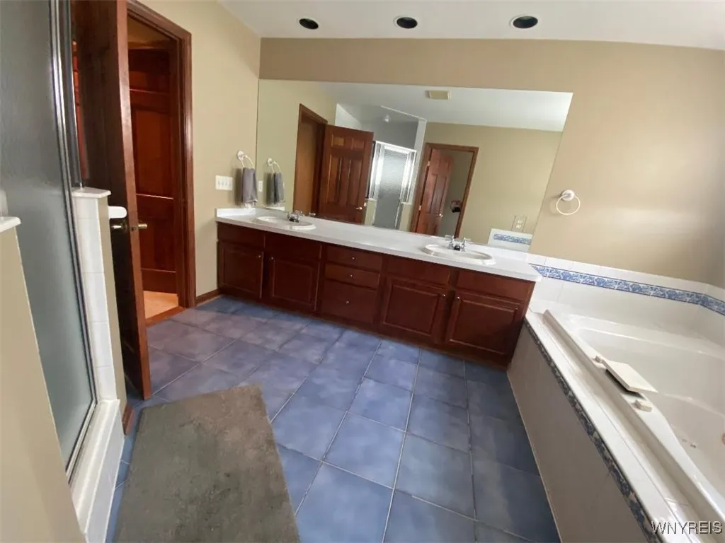66 Forestglen Circle, Amherst, New York 14221, Amherst, New York 14221, 4 Bedrooms Bedrooms, 9 Rooms Rooms,2 BathroomsBathrooms,Residential,Closed,66 Forestglen Circle, Amherst, New York 14221,0,B1591223