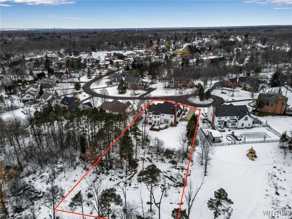 20 Lakeridge South Drive, Orchard Park, New York 1, Orchard Park, New York 14127, 5 Bedrooms Bedrooms, 10 Rooms Rooms,3 BathroomsBathrooms,Residential,Closed,20 Lakeridge South Drive, Orchard Park, New York 1,B1590210