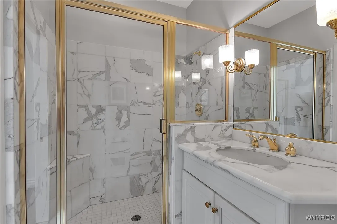 20 Lakeridge South Drive, Orchard Park, New York 1, Orchard Park, New York 14127, 5 Bedrooms Bedrooms, 10 Rooms Rooms,3 BathroomsBathrooms,Residential,Closed,20 Lakeridge South Drive, Orchard Park, New York 1,B1590210