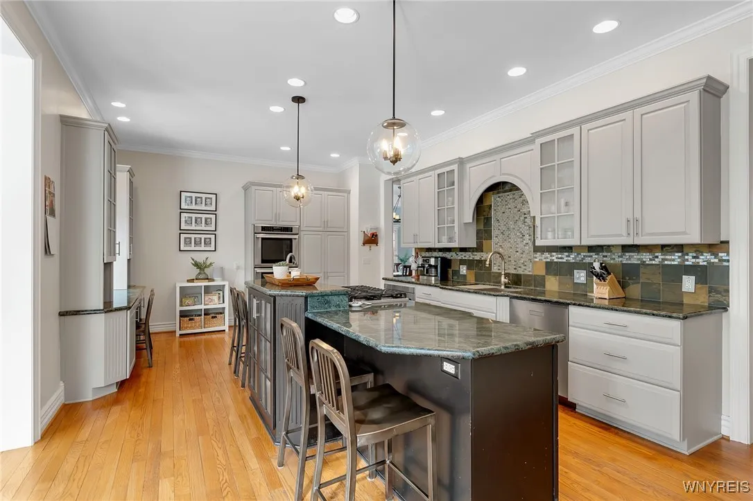 20 Lakeridge South Drive, Orchard Park, New York 1, Orchard Park, New York 14127, 5 Bedrooms Bedrooms, 10 Rooms Rooms,3 BathroomsBathrooms,Residential,Closed,20 Lakeridge South Drive, Orchard Park, New York 1,B1590210