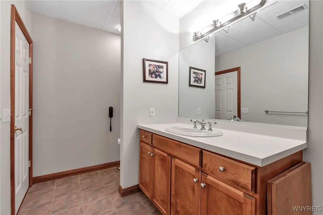20 Lakeridge South Drive, Orchard Park, New York 1, Orchard Park, New York 14127, 5 Bedrooms Bedrooms, 10 Rooms Rooms,3 BathroomsBathrooms,Residential,Closed,20 Lakeridge South Drive, Orchard Park, New York 1,B1590210