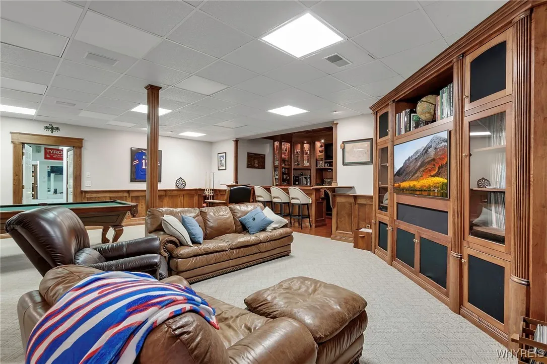 20 Lakeridge South Drive, Orchard Park, New York 1, Orchard Park, New York 14127, 5 Bedrooms Bedrooms, 10 Rooms Rooms,3 BathroomsBathrooms,Residential,Closed,20 Lakeridge South Drive, Orchard Park, New York 1,B1590210