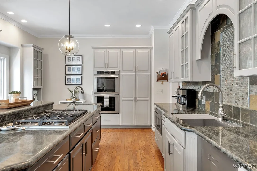20 Lakeridge South Drive, Orchard Park, New York 1, Orchard Park, New York 14127, 5 Bedrooms Bedrooms, 10 Rooms Rooms,3 BathroomsBathrooms,Residential,Closed,20 Lakeridge South Drive, Orchard Park, New York 1,B1590210