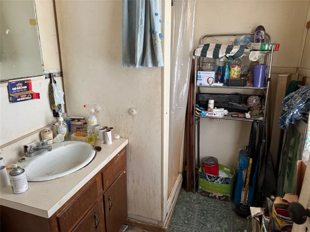 47 18th Street, Buffalo, New York 14213, Buffalo, New York 14213, 8 Bedrooms Bedrooms, ,4 BathroomsBathrooms,Residential,Closed,47 18th Street, Buffalo, New York 14213,0,R1591491