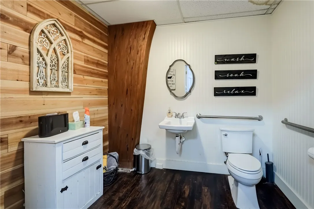Handicap Accessible Bathroom
