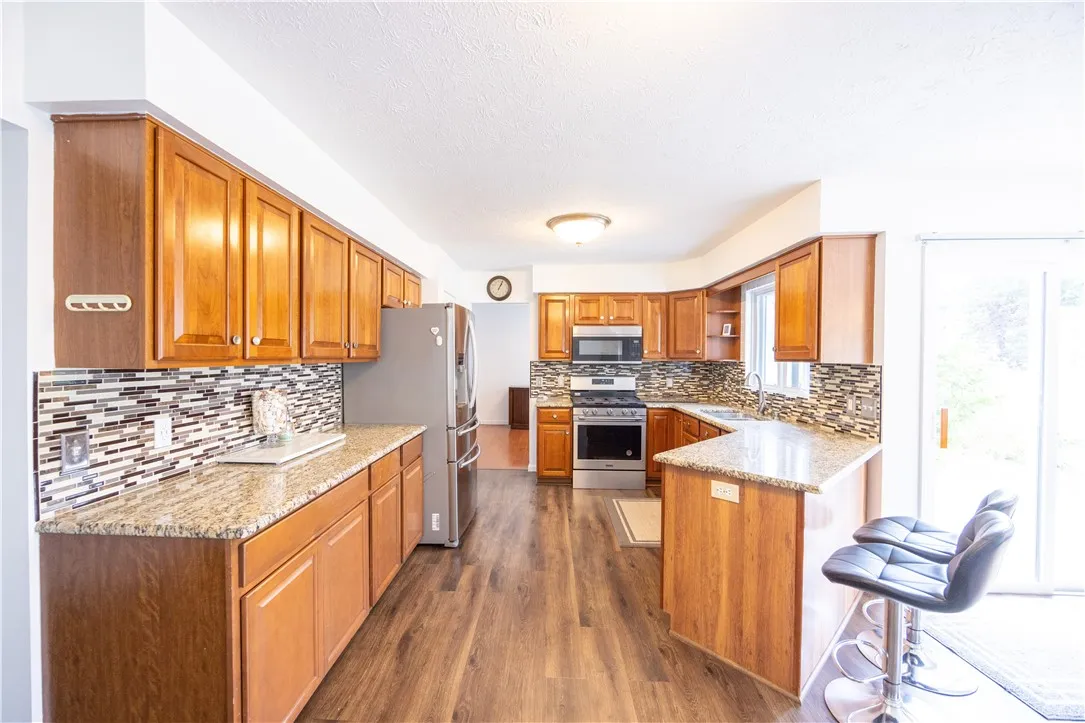 21 Tropez Point Pvt, Greece, New York 14626, Greece, New York 14626, 4 Bedrooms Bedrooms, 8 Rooms Rooms,2 BathroomsBathrooms,Residential,Closed,21 Tropez Point Pvt, Greece, New York 14626,0,R1591104