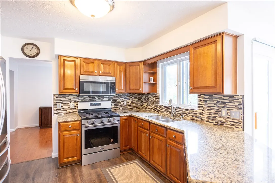 21 Tropez Point Pvt, Greece, New York 14626, Greece, New York 14626, 4 Bedrooms Bedrooms, 8 Rooms Rooms,2 BathroomsBathrooms,Residential,Closed,21 Tropez Point Pvt, Greece, New York 14626,0,R1591104