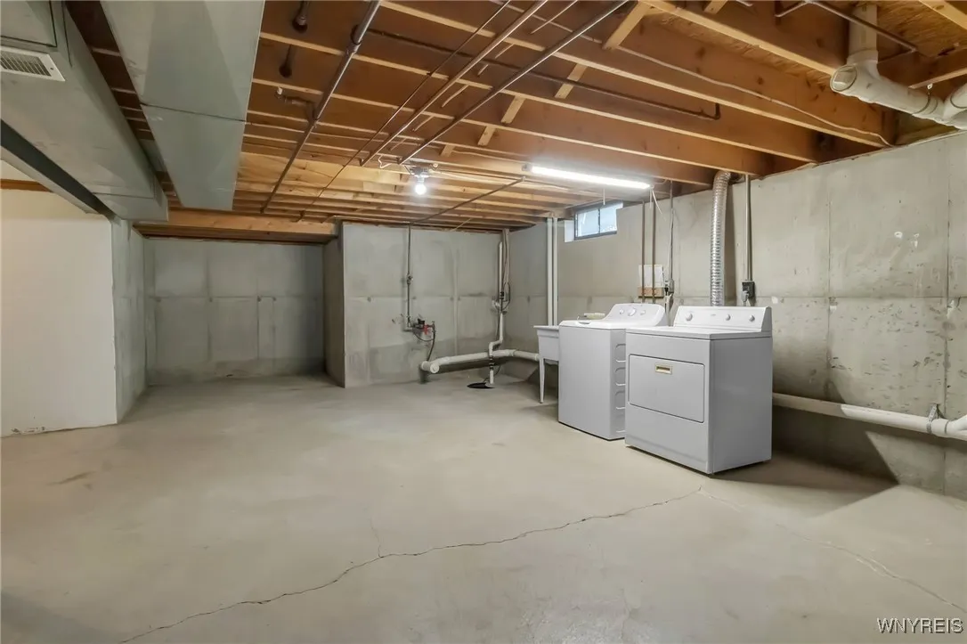 16 Hubbardston Place, Amherst, New York 14228, Amherst, New York 14228, 3 Bedrooms Bedrooms, 5 Rooms Rooms,1 BathroomBathrooms,Residential Lease,For Rent,16 Hubbardston Place, Amherst, New York 14228,B1591688