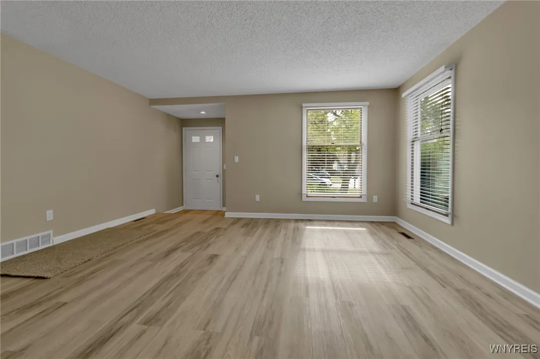 16 Hubbardston Place, Amherst, New York 14228, Amherst, New York 14228, 3 Bedrooms Bedrooms, 5 Rooms Rooms,1 BathroomBathrooms,Residential Lease,For Rent,16 Hubbardston Place, Amherst, New York 14228,B1591688