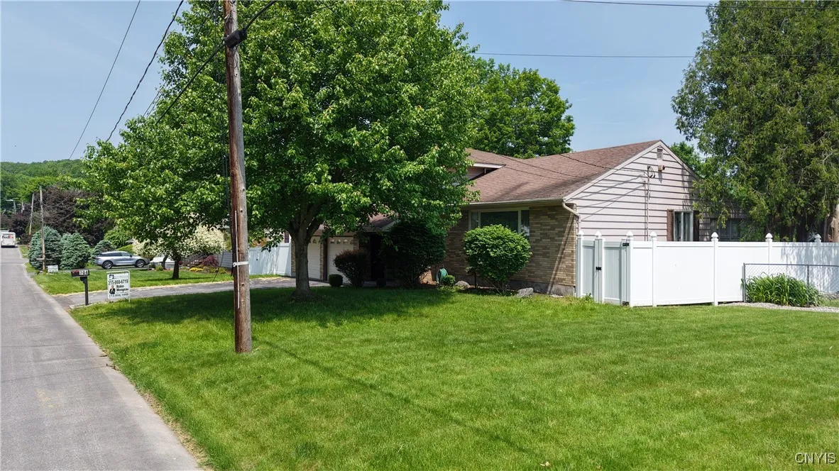 704 Park Lane Drive, Herkimer, New York 13350, Herkimer, New York 13350, 3 Bedrooms Bedrooms, 7 Rooms Rooms,2 BathroomsBathrooms,Residential,For Sale,704 Park Lane Drive, Herkimer, New York 13350,S1591757