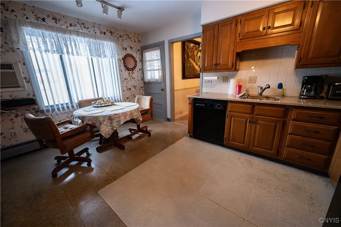 704 Park Lane Drive, Herkimer, New York 13350, Herkimer, New York 13350, 3 Bedrooms Bedrooms, 7 Rooms Rooms,2 BathroomsBathrooms,Residential,For Sale,704 Park Lane Drive, Herkimer, New York 13350,S1591757