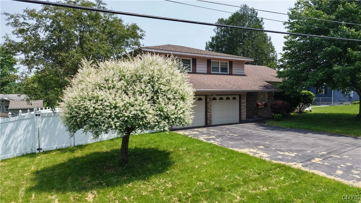 704 Park Lane Drive, Herkimer, New York 13350, Herkimer, New York 13350, 3 Bedrooms Bedrooms, 7 Rooms Rooms,2 BathroomsBathrooms,Residential,For Sale,704 Park Lane Drive, Herkimer, New York 13350,S1591757