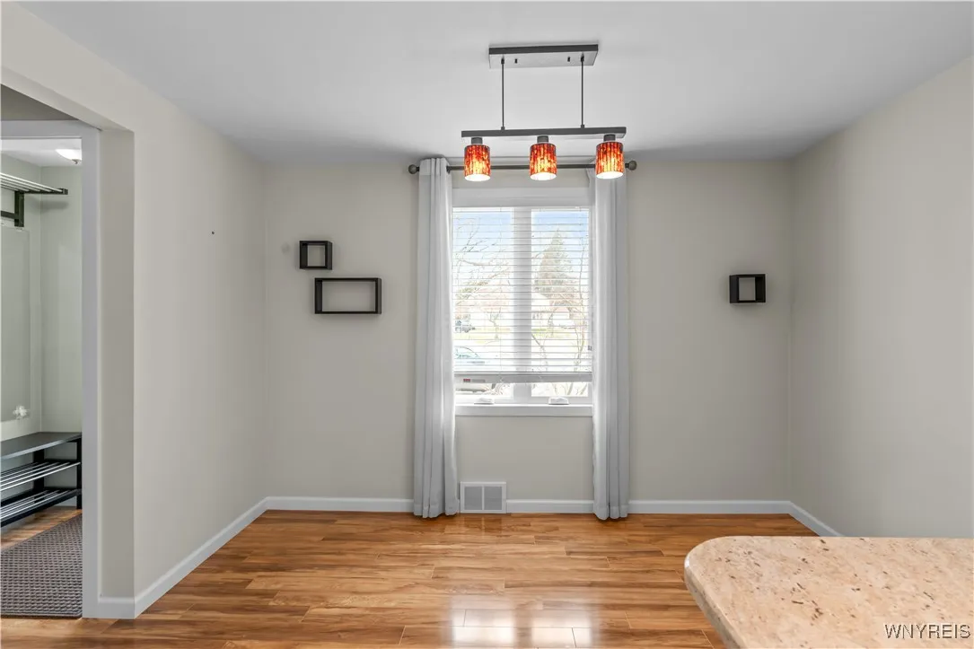 58 Mayfair Lane, Tonawanda-town, New York 14150, Tonawanda, New York 14150, 4 Bedrooms Bedrooms, 6 Rooms Rooms,2 BathroomsBathrooms,Residential,Closed,58 Mayfair Lane, Tonawanda-town, New York 14150,0,B1591775