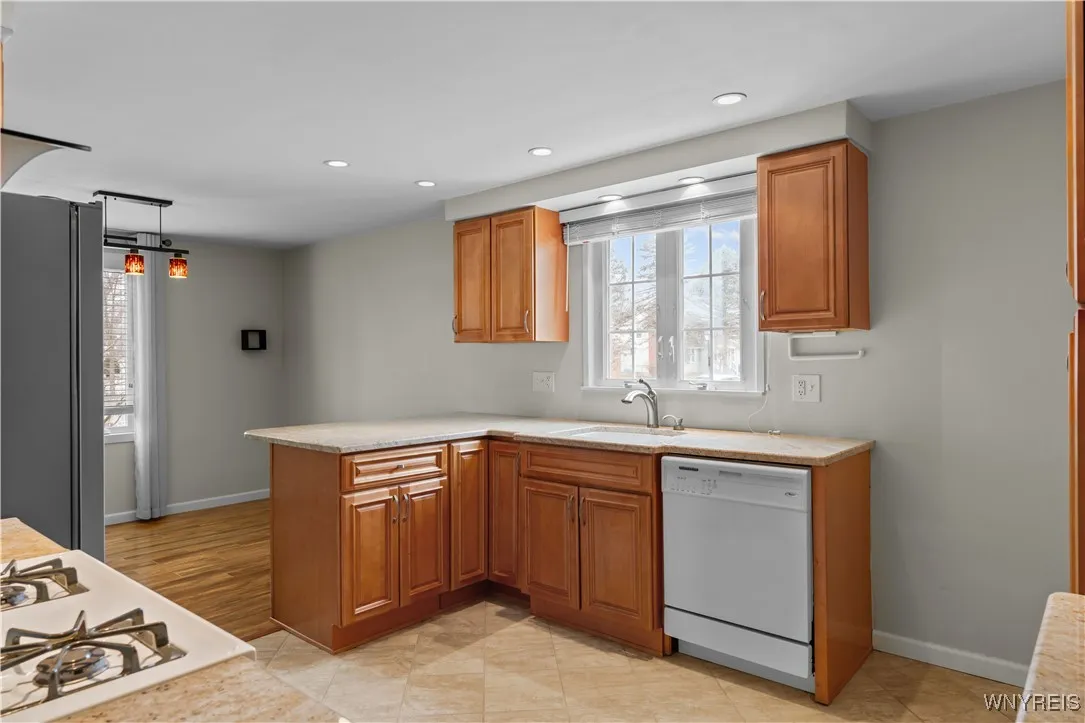 58 Mayfair Lane, Tonawanda-town, New York 14150, Tonawanda, New York 14150, 4 Bedrooms Bedrooms, 6 Rooms Rooms,2 BathroomsBathrooms,Residential,Closed,58 Mayfair Lane, Tonawanda-town, New York 14150,0,B1591775
