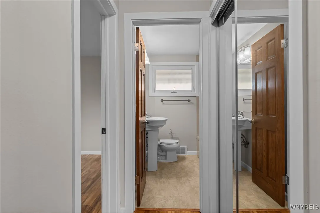 58 Mayfair Lane, Tonawanda-town, New York 14150, Tonawanda, New York 14150, 4 Bedrooms Bedrooms, 6 Rooms Rooms,2 BathroomsBathrooms,Residential,Closed,58 Mayfair Lane, Tonawanda-town, New York 14150,0,B1591775