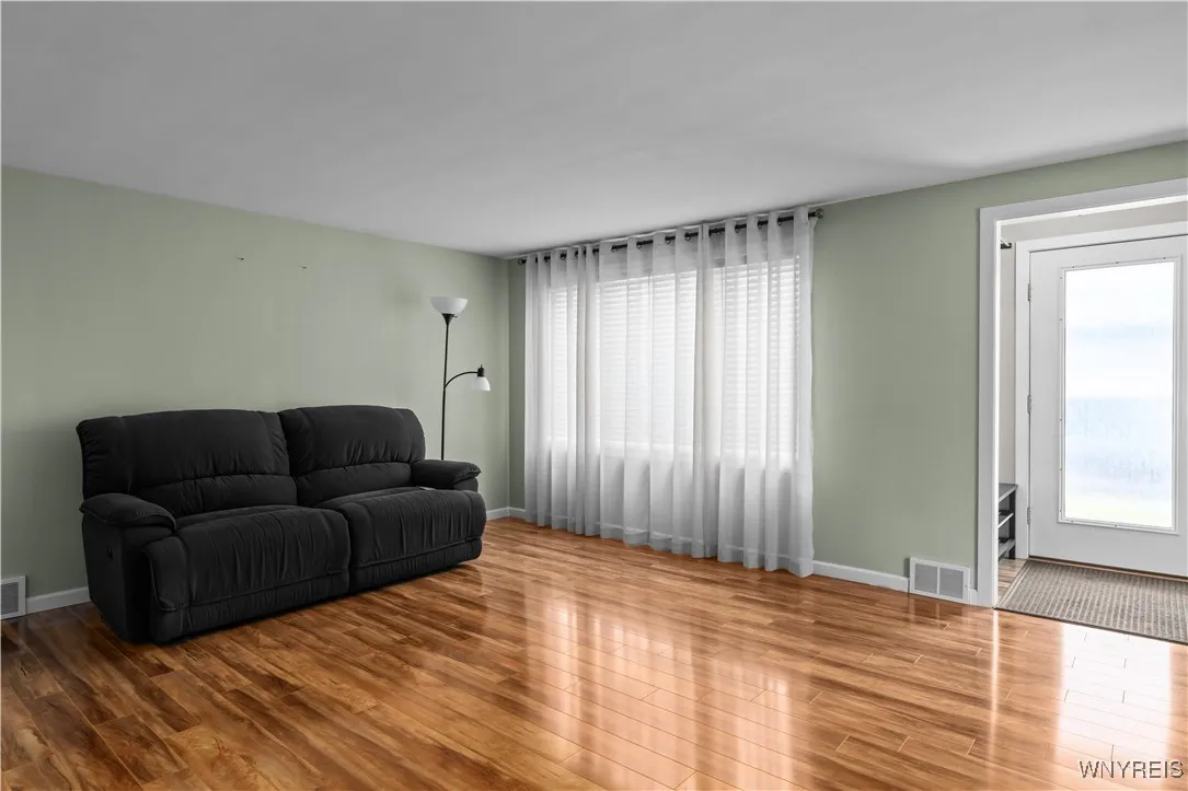 58 Mayfair Lane, Tonawanda-town, New York 14150, Tonawanda, New York 14150, 4 Bedrooms Bedrooms, 6 Rooms Rooms,2 BathroomsBathrooms,Residential,Closed,58 Mayfair Lane, Tonawanda-town, New York 14150,0,B1591775