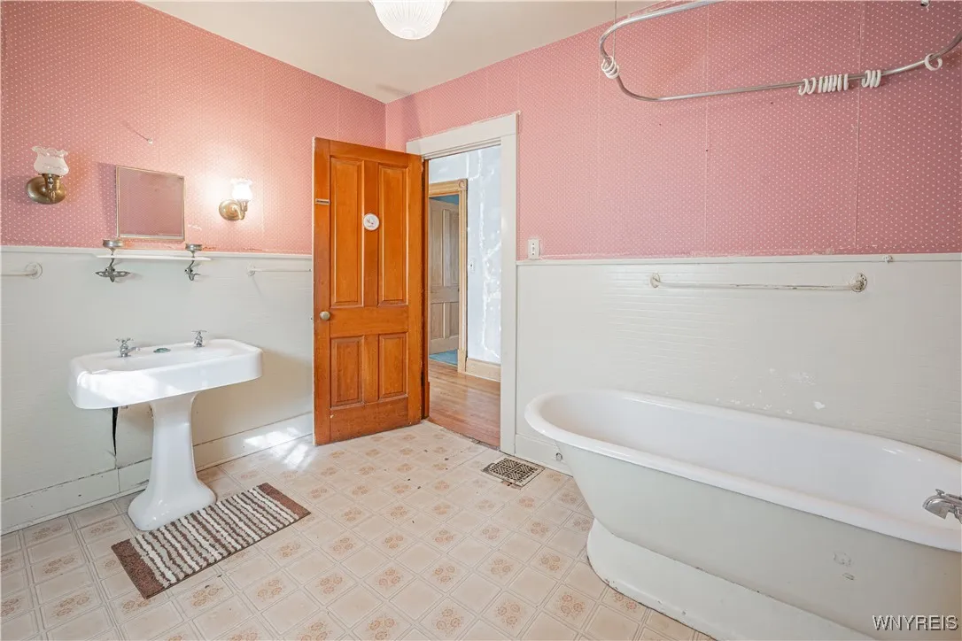 1707 Palister Avenue, Somerset, New York 14012, Somerset, New York 14012, 5 Bedrooms Bedrooms, 12 Rooms Rooms,2 BathroomsBathrooms,Residential,Closed,1707 Palister Avenue, Somerset, New York 14012,B1592032