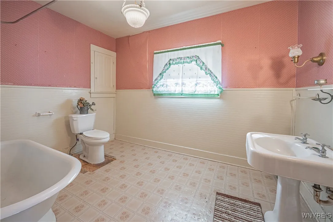 2nd floor bath