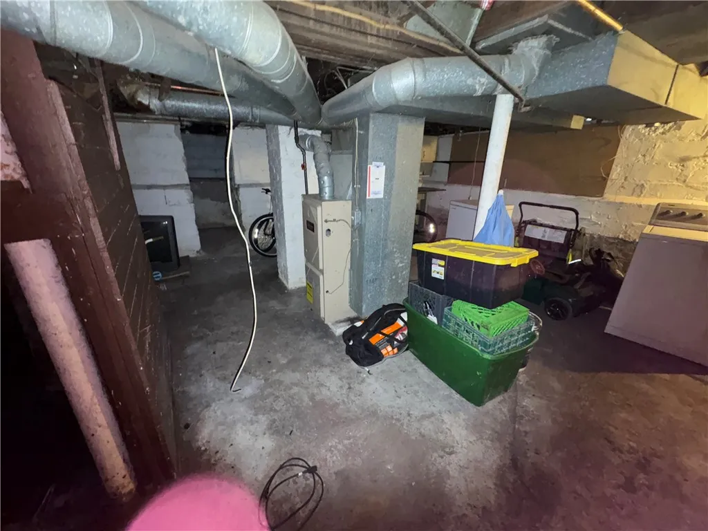 121 Glendale Park, Rochester, New York 14613, Rochester, New York 14613, 3 Bedrooms Bedrooms, 6 Rooms Rooms,1 BathroomBathrooms,Residential,Closed,121 Glendale Park, Rochester, New York 14613,0,R1589818