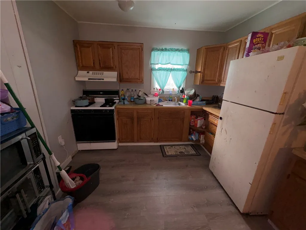 121 Glendale Park, Rochester, New York 14613, Rochester, New York 14613, 3 Bedrooms Bedrooms, 6 Rooms Rooms,1 BathroomBathrooms,Residential,Closed,121 Glendale Park, Rochester, New York 14613,0,R1589818