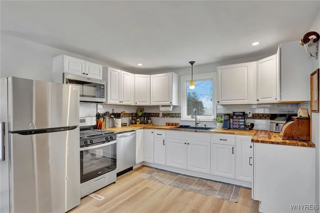 562 Lakeview Avenue, Orchard Park, New York 14127, Orchard Park, New York 14127, 2 Bedrooms Bedrooms, 6 Rooms Rooms,1 BathroomBathrooms,Residential,Closed,562 Lakeview Avenue, Orchard Park, New York 14127,0,B1592002