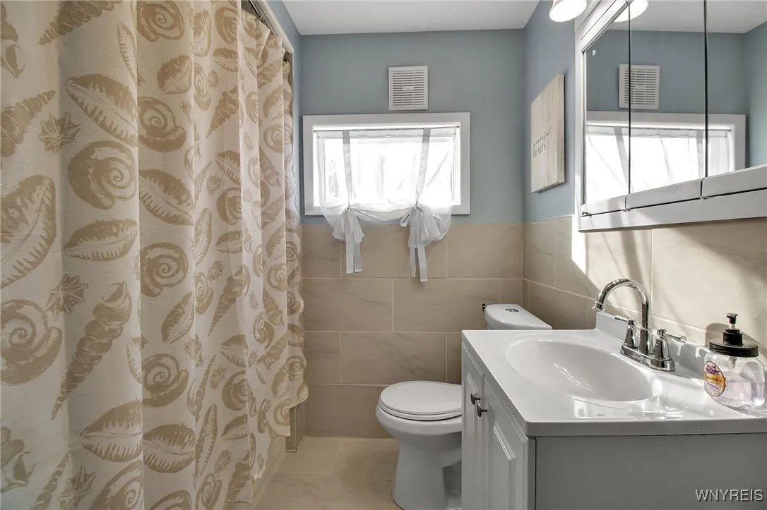990 Hertel Avenue, Buffalo, New York 14216, Buffalo, New York 14216, 6 Bedrooms Bedrooms, ,2 BathroomsBathrooms,Residential,Closed,990 Hertel Avenue, Buffalo, New York 14216,0,B1592120