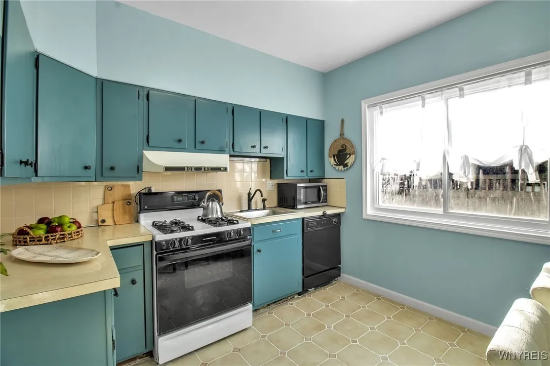 990 Hertel Avenue, Buffalo, New York 14216, Buffalo, New York 14216, 6 Bedrooms Bedrooms, ,2 BathroomsBathrooms,Residential,Closed,990 Hertel Avenue, Buffalo, New York 14216,0,B1592120
