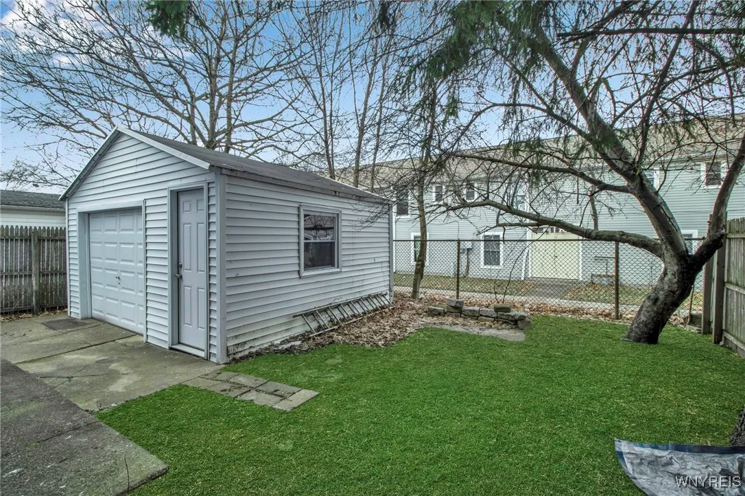 407 Hinman Avenue, Buffalo, New York 14216, Buffalo, New York 14216, 4 Bedrooms Bedrooms, ,2 BathroomsBathrooms,Residential,Closed,407 Hinman Avenue, Buffalo, New York 14216,0,B1592128