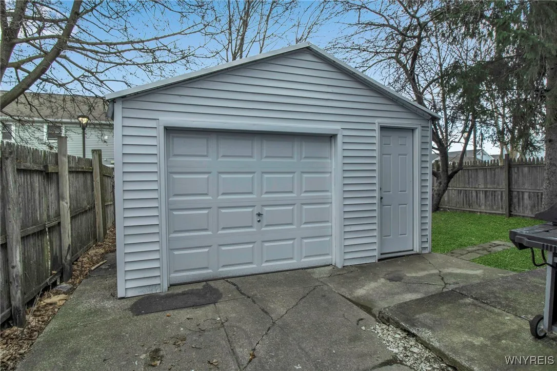 407 Hinman Avenue, Buffalo, New York 14216, Buffalo, New York 14216, 4 Bedrooms Bedrooms, ,2 BathroomsBathrooms,Residential,Closed,407 Hinman Avenue, Buffalo, New York 14216,0,B1592128